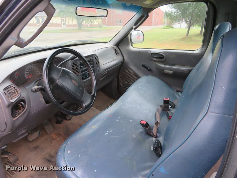 image for item EQ9342 2002 Ford F150 XL pickup truck