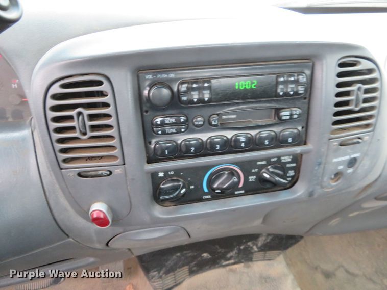 image for item EQ9342 2002 Ford F150 XL pickup truck