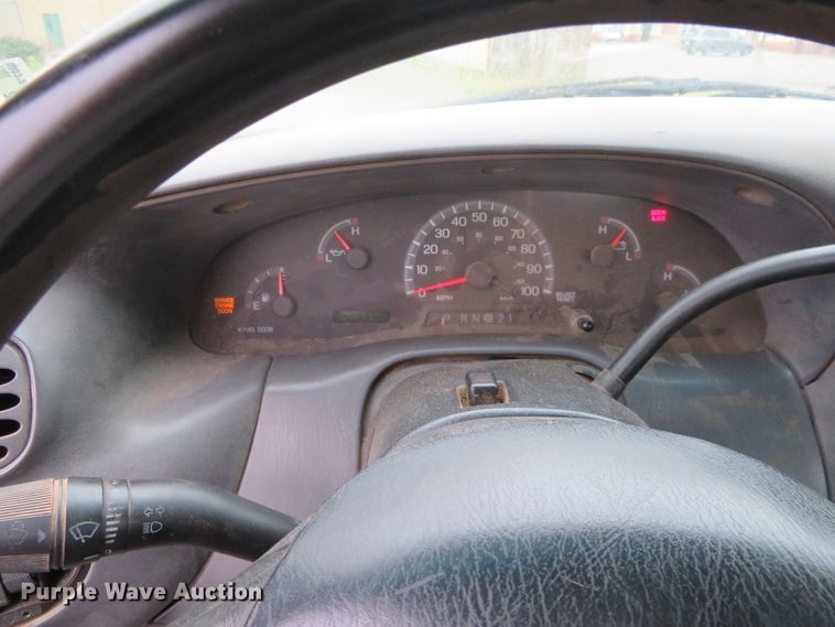 image for item EQ9342 2002 Ford F150 XL pickup truck