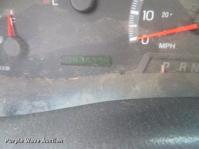 image for item EQ9342 2002 Ford F150 XL pickup truck