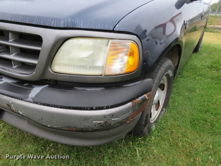 image for item EQ9342 2002 Ford F150 XL pickup truck