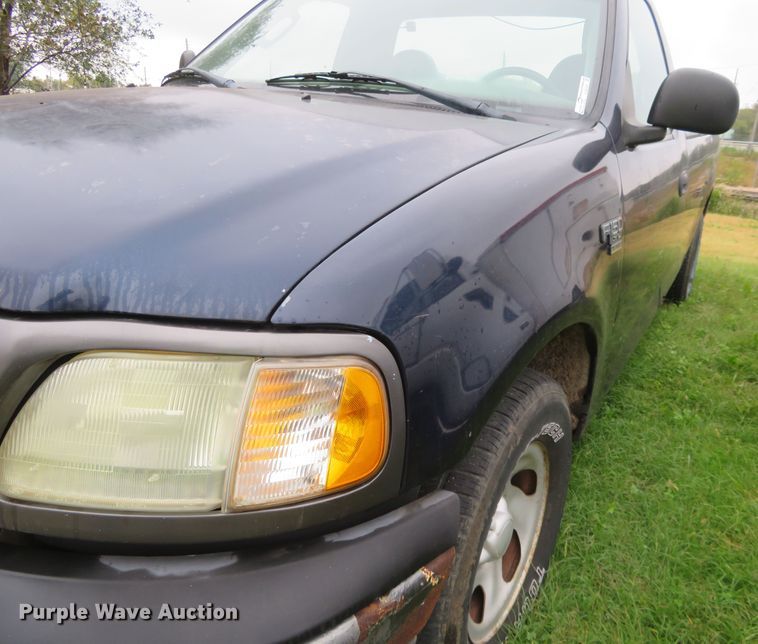 image for item EQ9342 2002 Ford F150 XL pickup truck