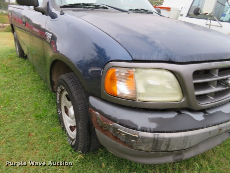 image for item EQ9342 2002 Ford F150 XL pickup truck