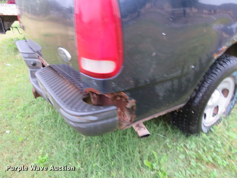 image for item EQ9342 2002 Ford F150 XL pickup truck