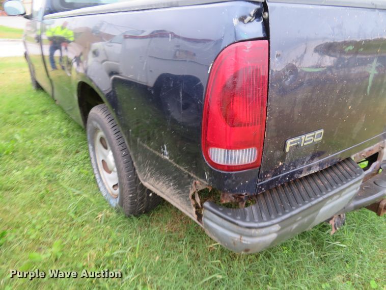 image for item EQ9342 2002 Ford F150 XL pickup truck