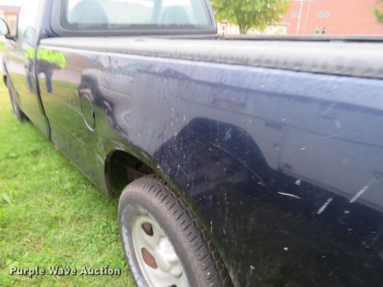 image for item EQ9342 2002 Ford F150 XL pickup truck