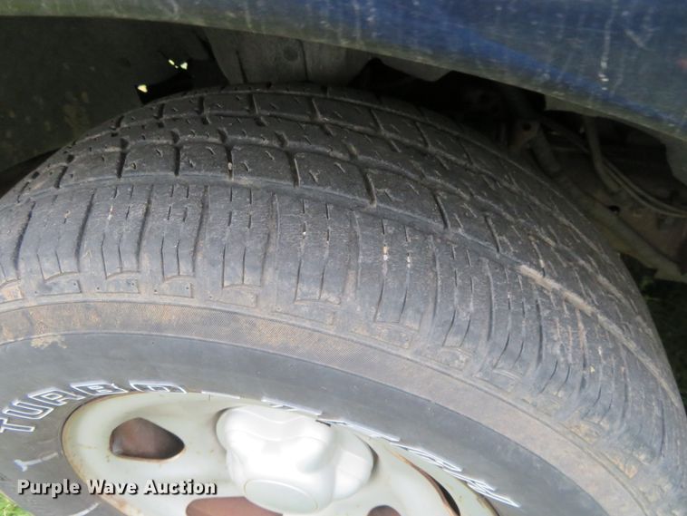 image for item EQ9342 2002 Ford F150 XL pickup truck