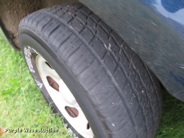 image for item EQ9342 2002 Ford F150 XL pickup truck