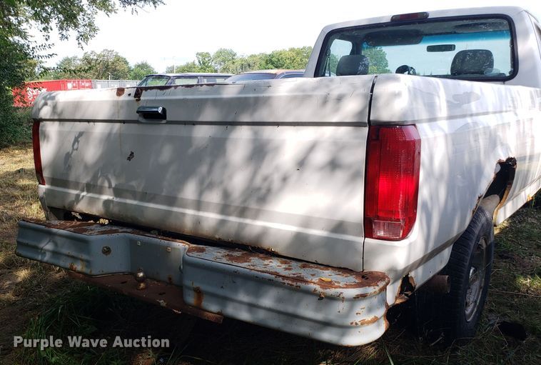 image for item ET9855 1995 Ford F150 pickup truck