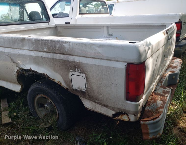 image for item ET9855 1995 Ford F150 pickup truck