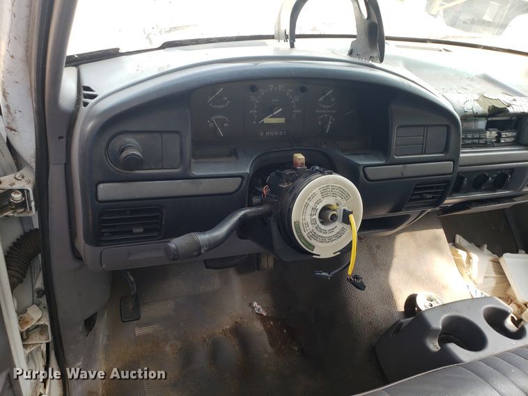 image for item ET9855 1995 Ford F150 pickup truck