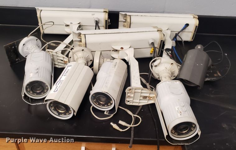 image for item ET9904 (8) security cameras