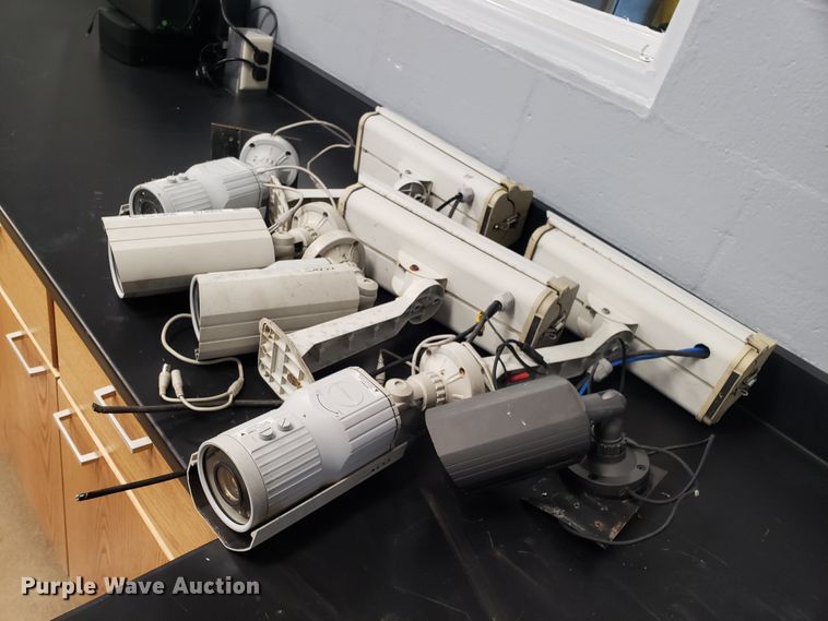 image for item ET9904 (8) security cameras