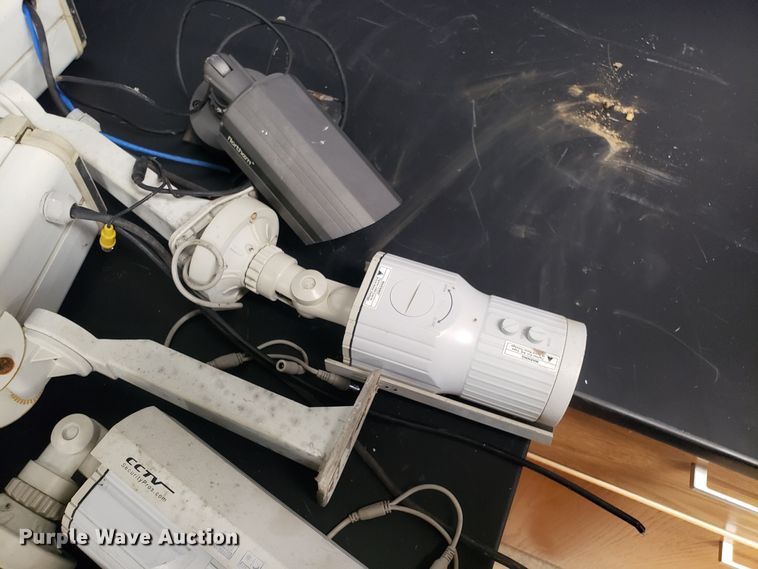 image for item ET9904 (8) security cameras