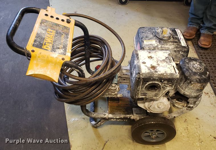image for item ET9905 DeWalt DH4240 pressure washer