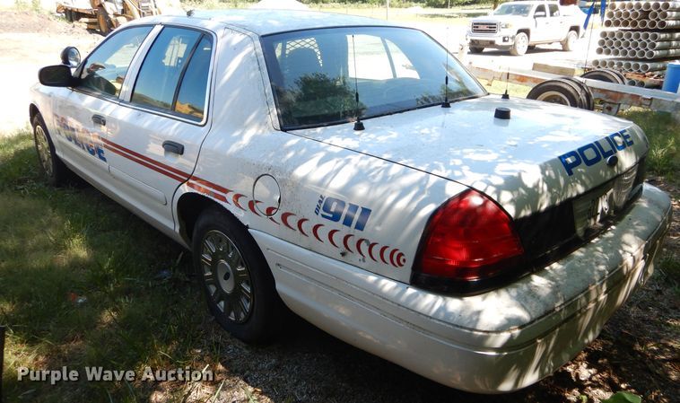image for item FI9957 2005 Ford Crown Victoria Police Interceptor