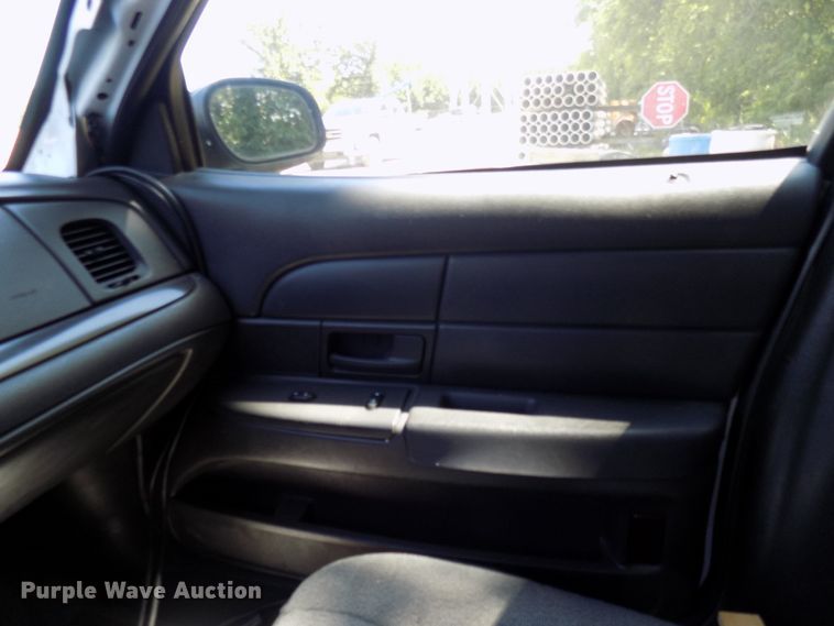 image for item FI9957 2005 Ford Crown Victoria Police Interceptor