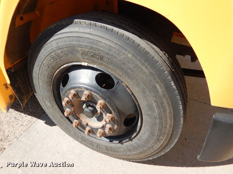 image for item FJ9819 2000 Freightliner FS65 school bus