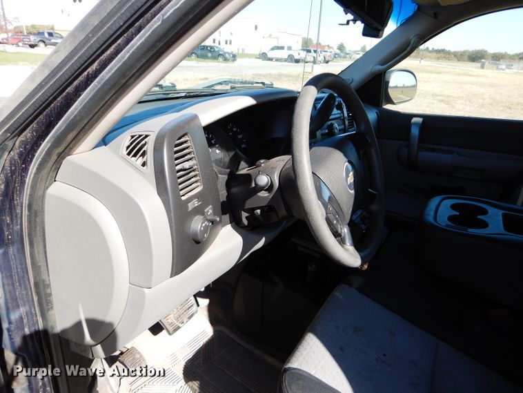 image for item FJ9823 2007 Chevrolet Silverado 1500 Ext. Cab pickup truck