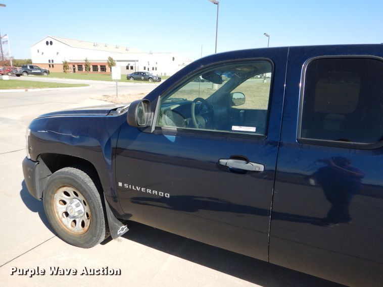image for item FJ9823 2007 Chevrolet Silverado 1500 Ext. Cab pickup truck