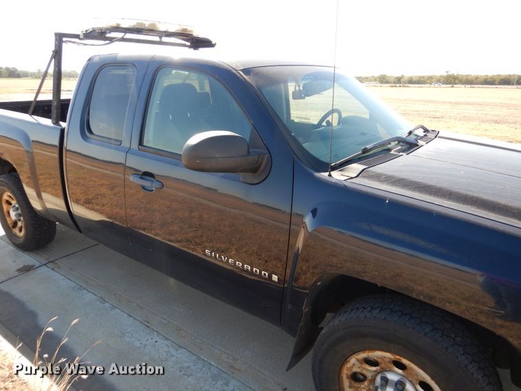image for item FJ9823 2007 Chevrolet Silverado 1500 Ext. Cab pickup truck