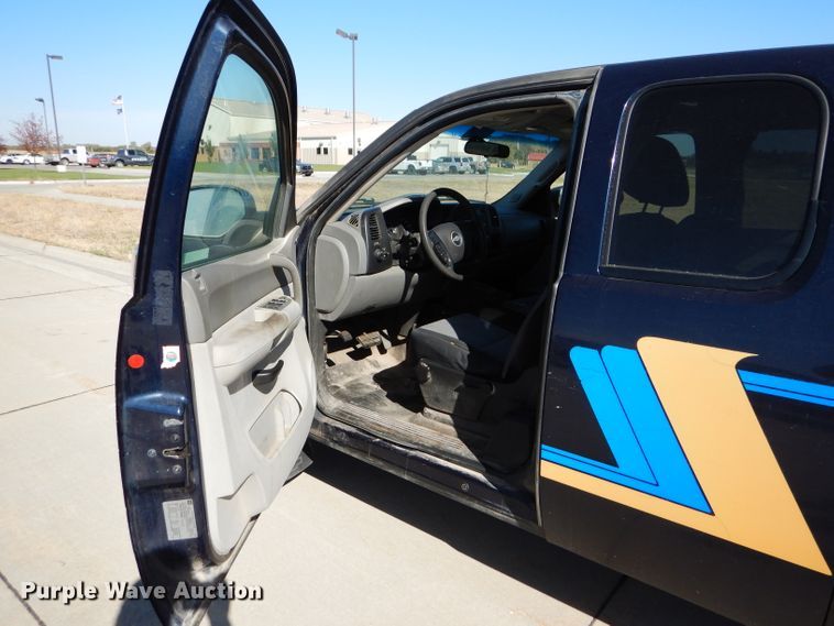 image for item FJ9824 2007 Chevrolet Silverado 1500 Ext. Cab pickup truck