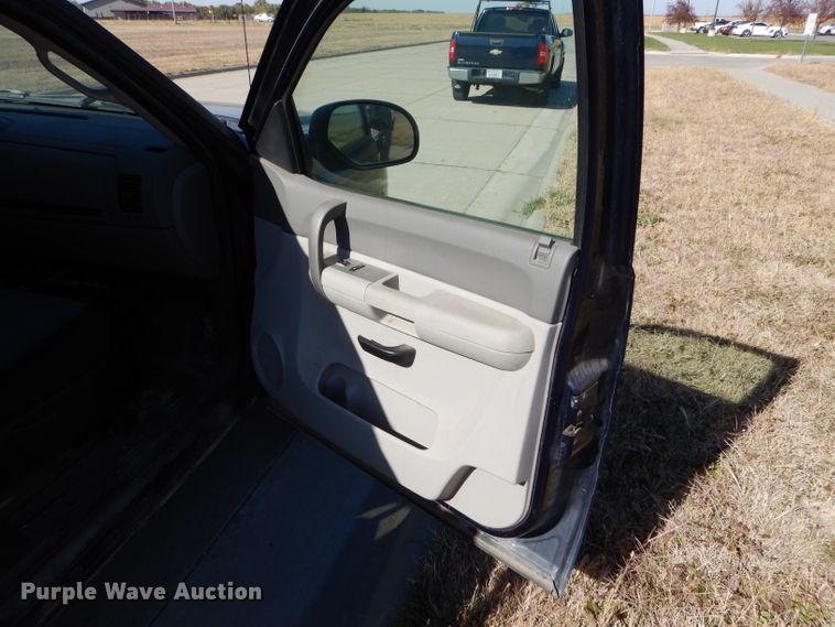 image for item FJ9824 2007 Chevrolet Silverado 1500 Ext. Cab pickup truck