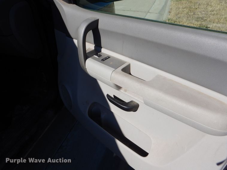 image for item FJ9824 2007 Chevrolet Silverado 1500 Ext. Cab pickup truck