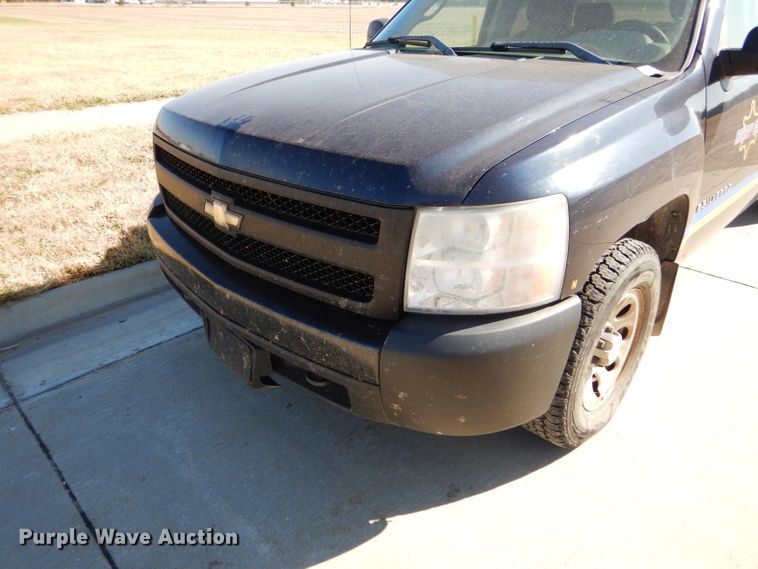 image for item FJ9824 2007 Chevrolet Silverado 1500 Ext. Cab pickup truck