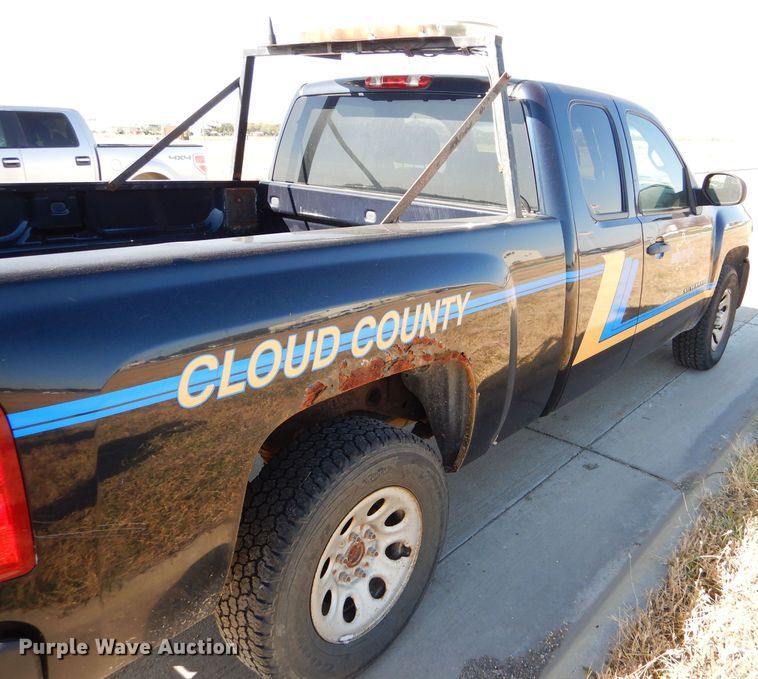 image for item FJ9824 2007 Chevrolet Silverado 1500 Ext. Cab pickup truck