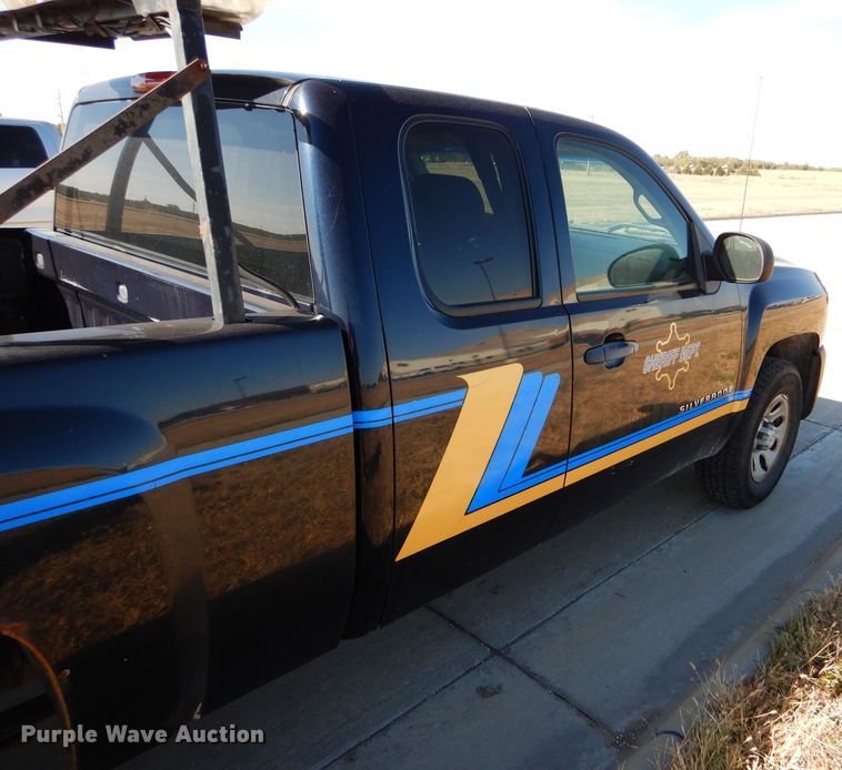 image for item FJ9824 2007 Chevrolet Silverado 1500 Ext. Cab pickup truck