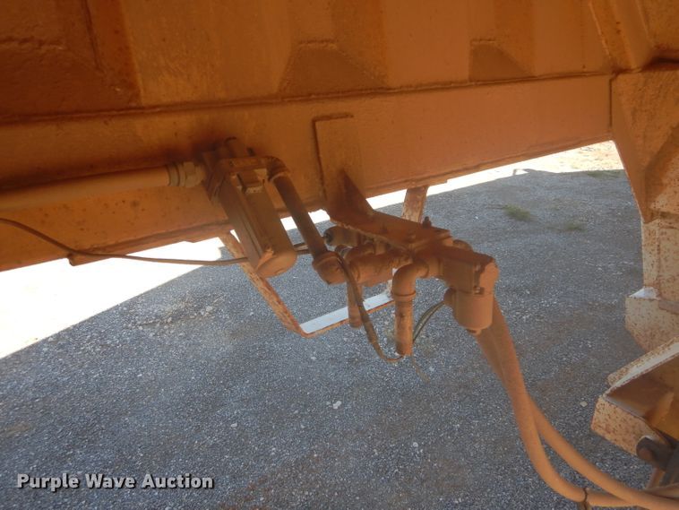 image for item FK9862 2009 CTS BDT-40 bottom dump trailer