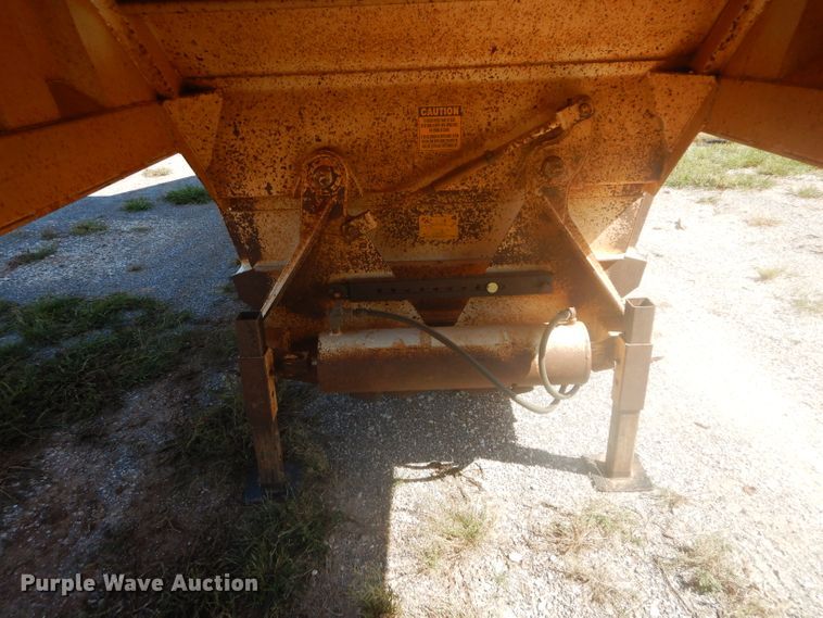 image for item FK9863 2007 CTS BDT-40 bottom dump trailer