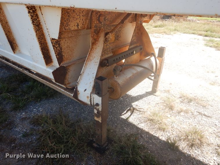 image for item FK9863 2007 CTS BDT-40 bottom dump trailer