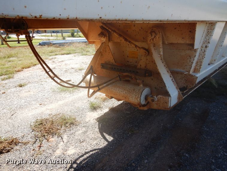 image for item FK9863 2007 CTS BDT-40 bottom dump trailer
