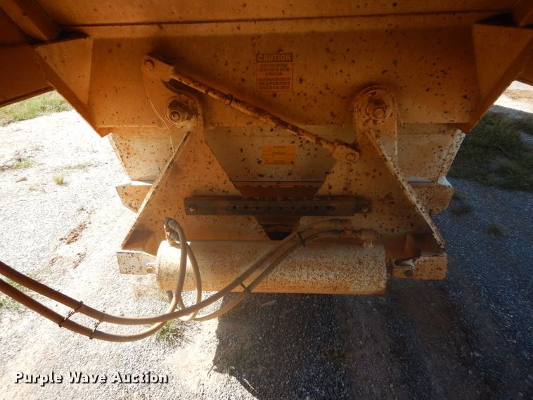 image for item FK9863 2007 CTS BDT-40 bottom dump trailer