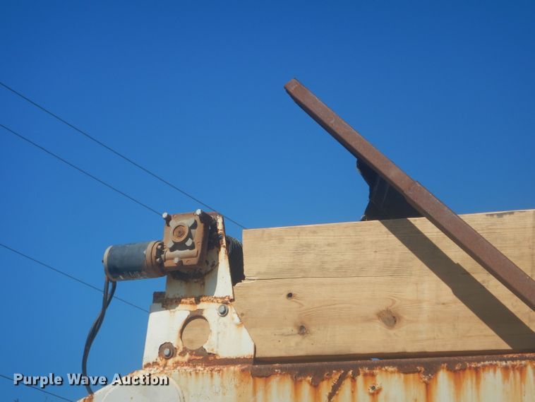 image for item FK9863 2007 CTS BDT-40 bottom dump trailer