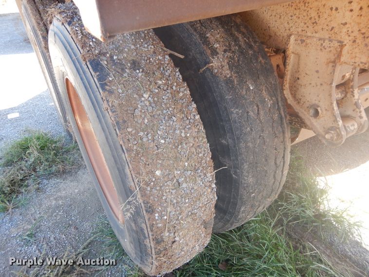 image for item FK9863 2007 CTS BDT-40 bottom dump trailer