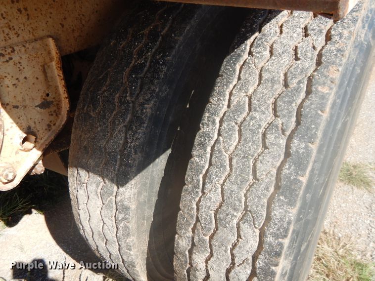 image for item FK9863 2007 CTS BDT-40 bottom dump trailer