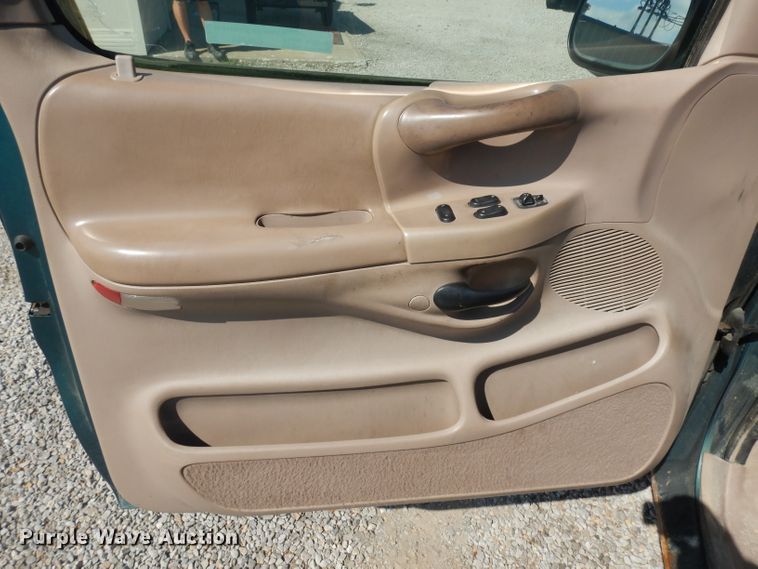 image for item GI9284 1997 Ford F150 pickup truck