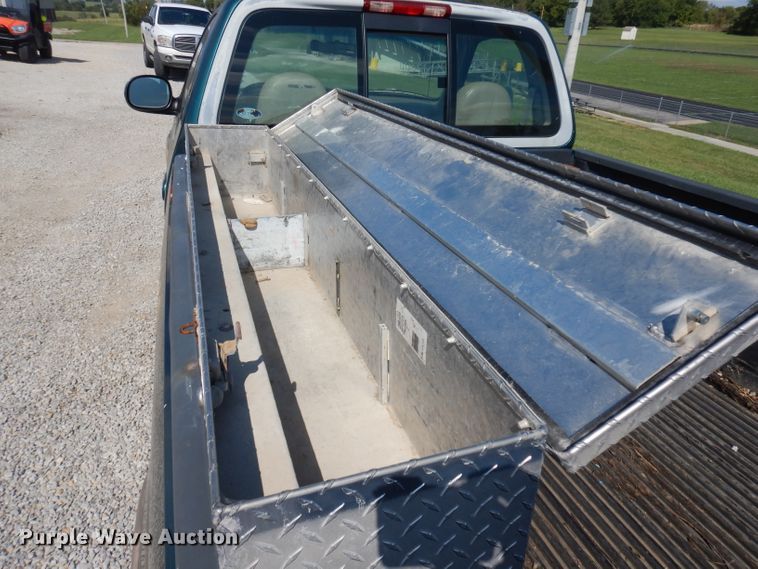 image for item GI9284 1997 Ford F150 pickup truck