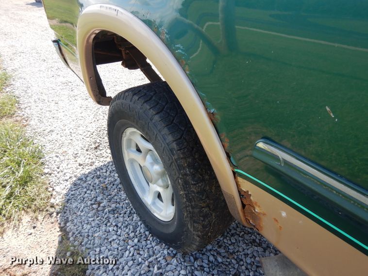 image for item GI9284 1997 Ford F150 pickup truck