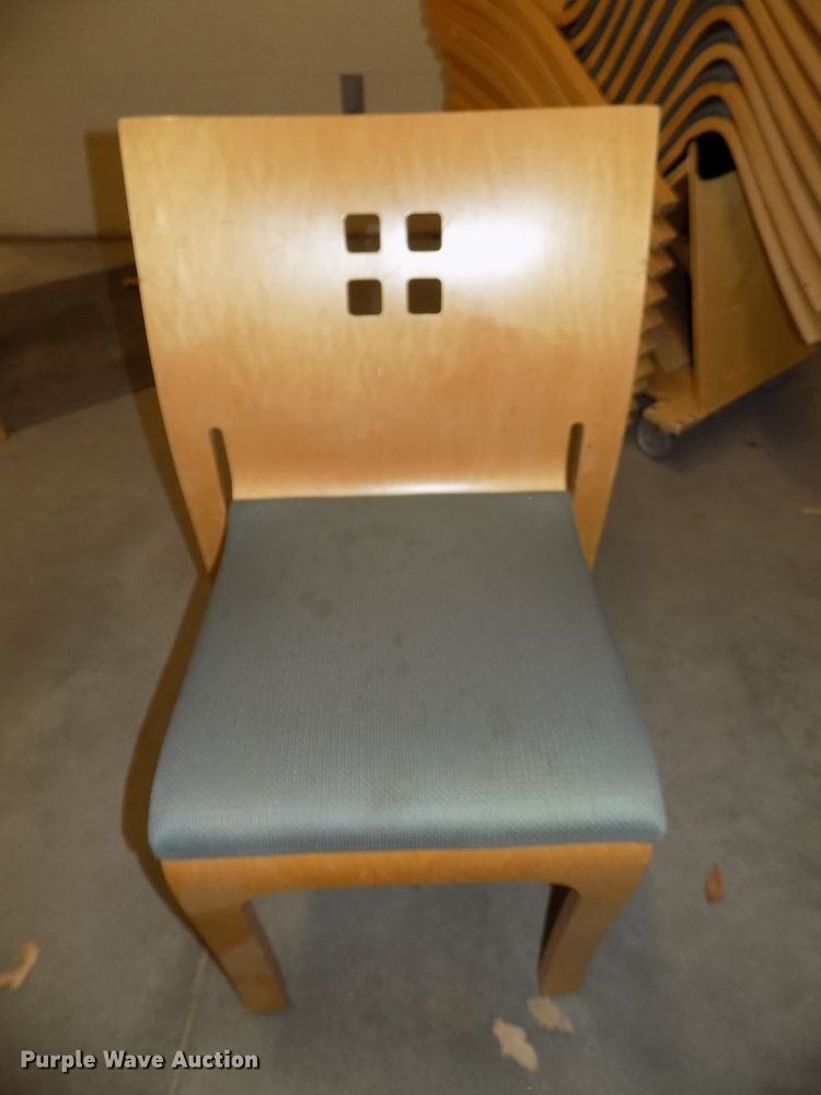 Furniture in Lincoln, NE Item H1121 sold Purple Wave