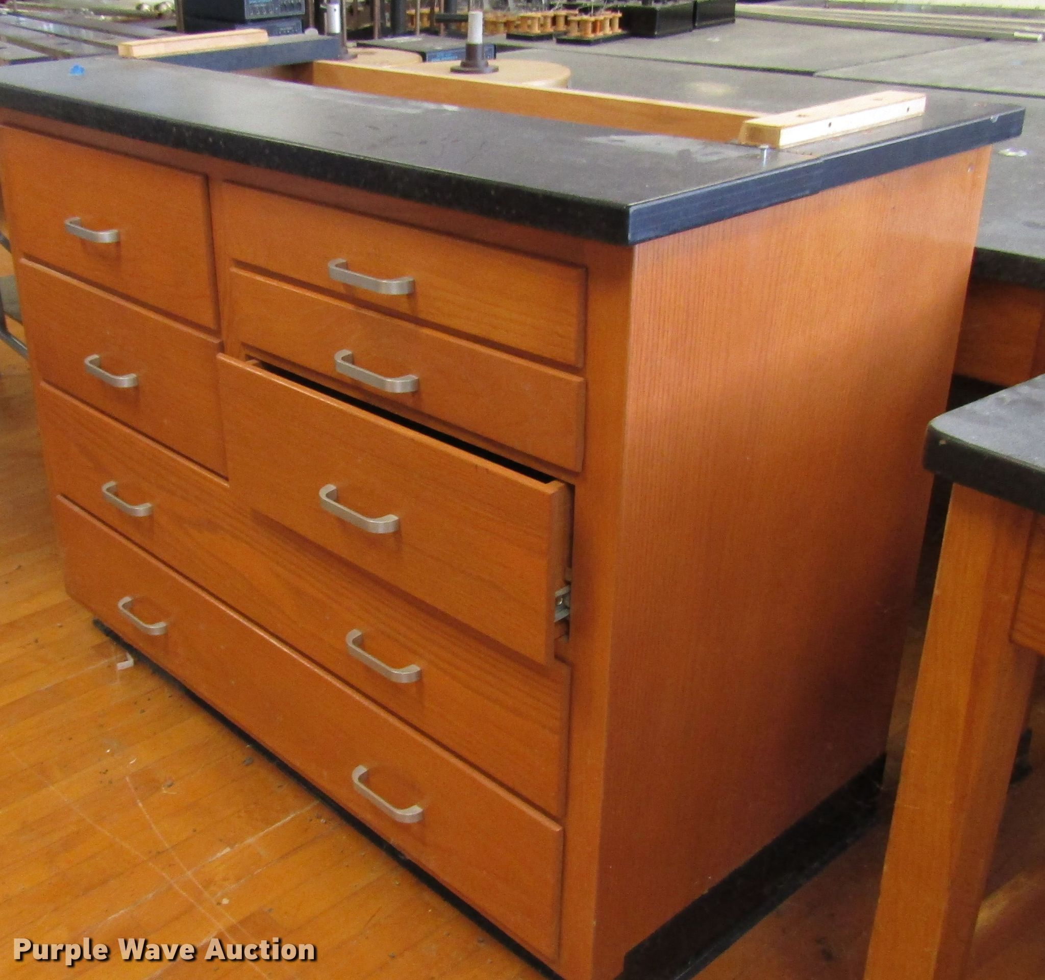 Furniture in Salina, KS Item DG6534 sold Purple Wave