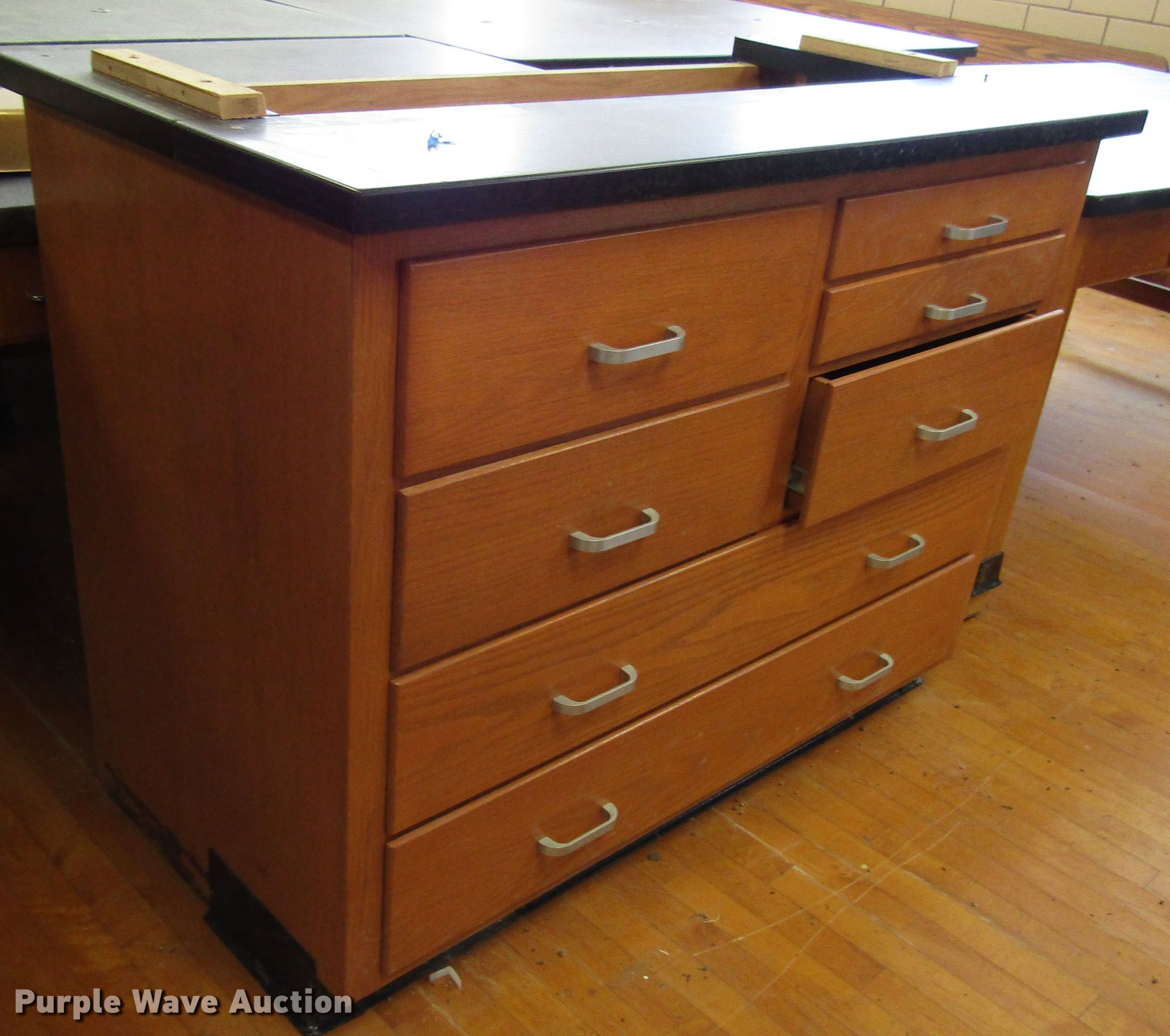 Furniture in Salina, KS Item DG6534 sold Purple Wave