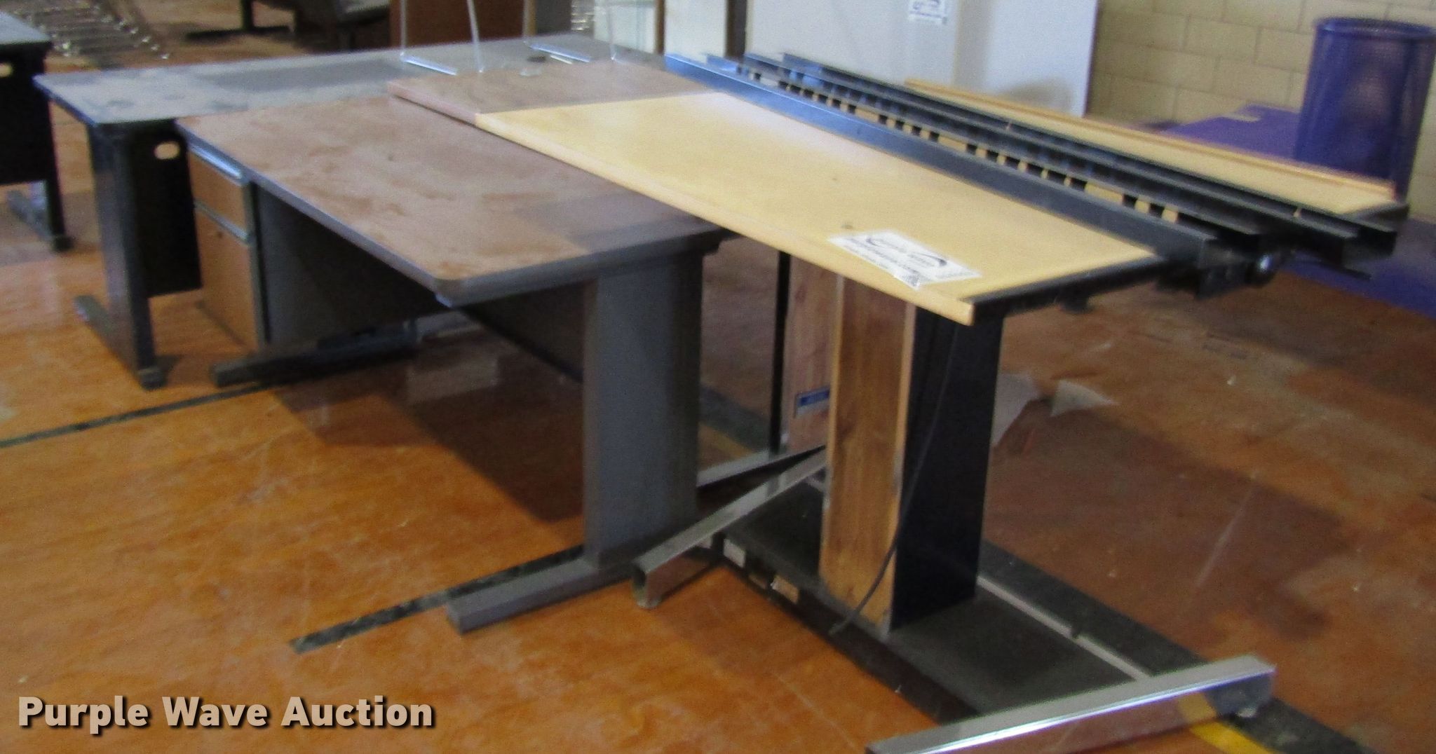 Furniture in Salina, KS Item DG6563 sold Purple Wave