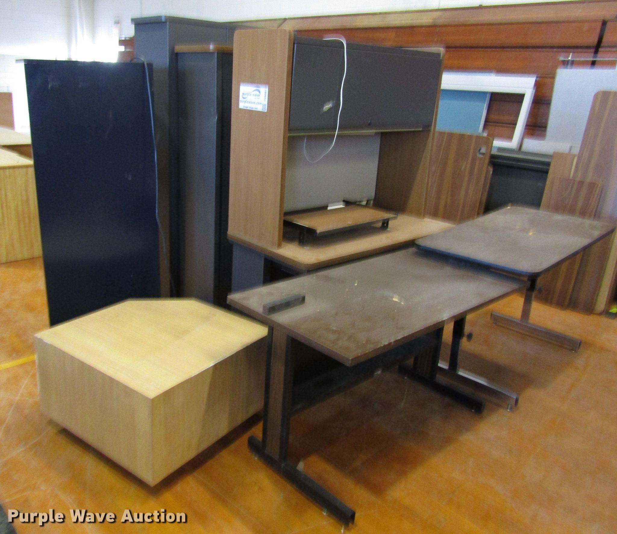 Furniture in Salina, KS Item DG6567 sold Purple Wave