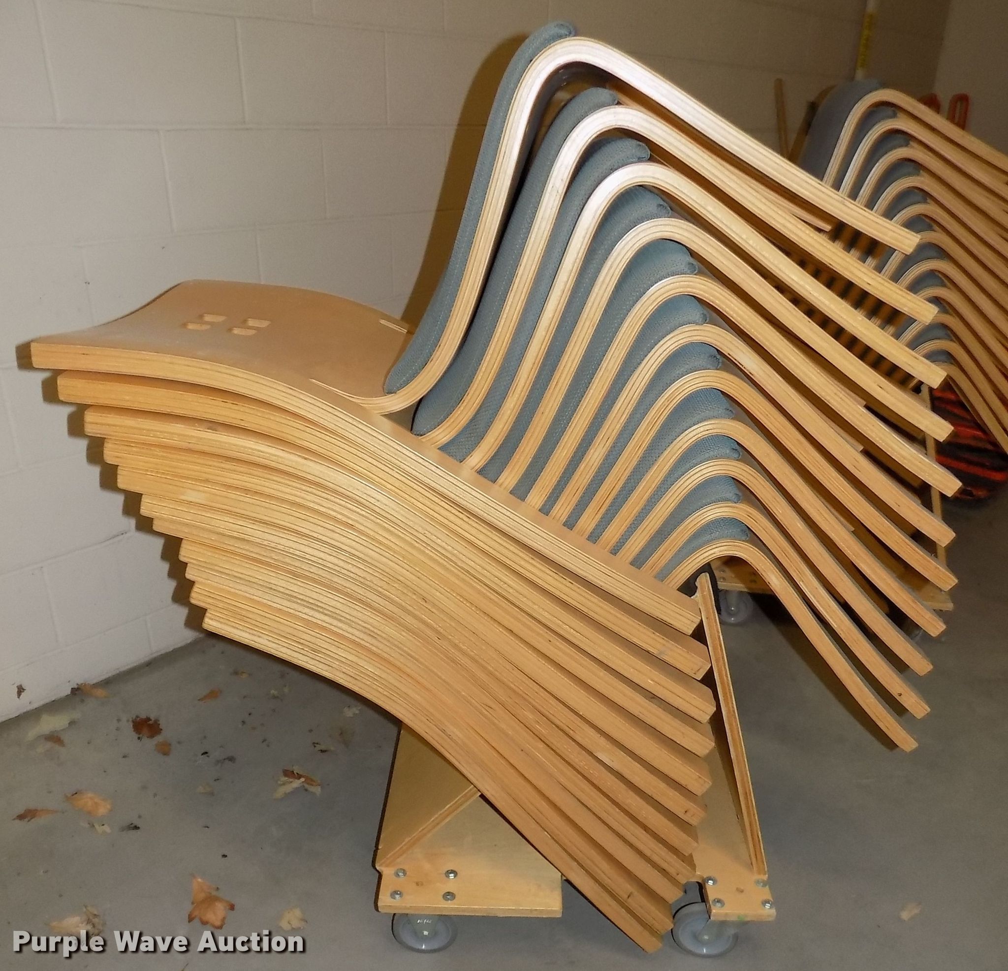 Furniture in Lincoln, NE Item H1121 sold Purple Wave