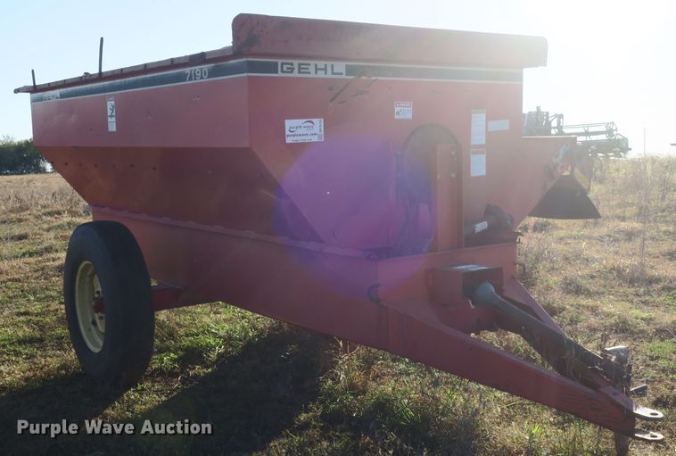 image for item DB10138 Gehl 7190 silage wagon