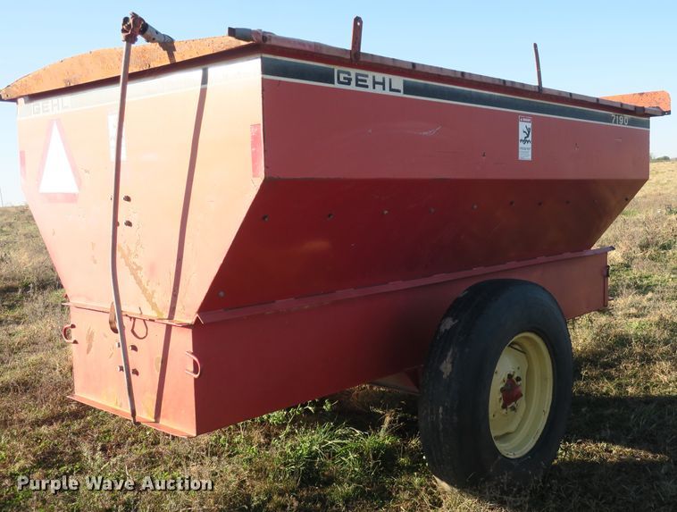 image for item DB10138 Gehl 7190 silage wagon
